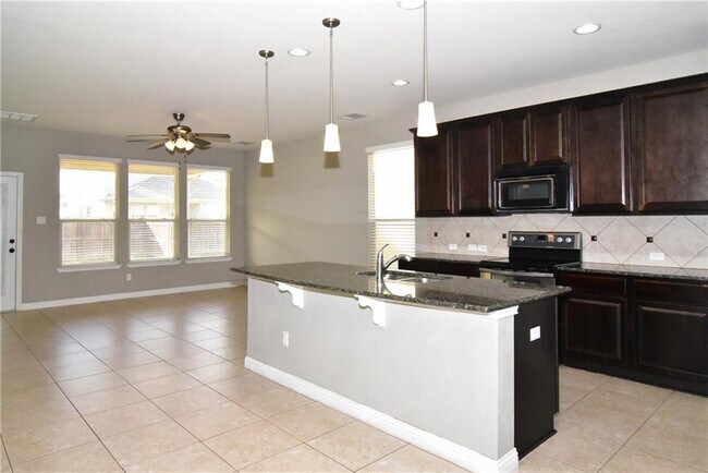 Building Photo - 16116 Hawthorne Heights Trail