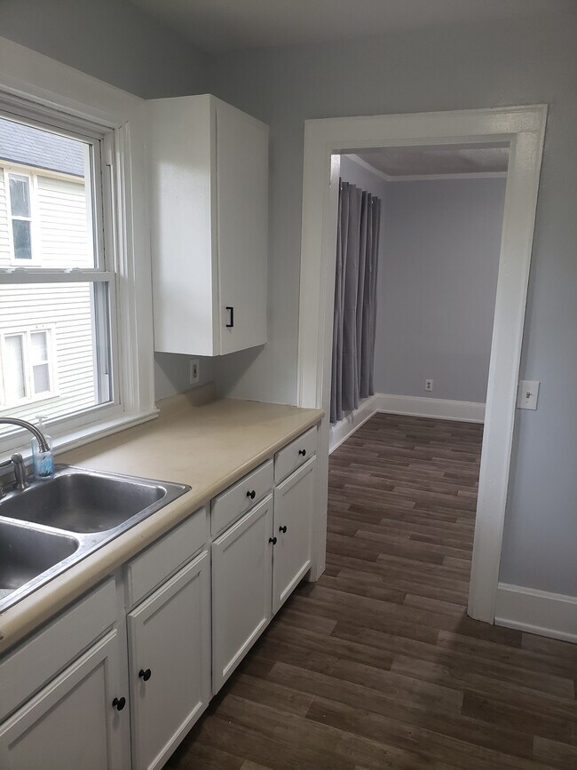 Kitchen - 756 Clancy Ave NE
