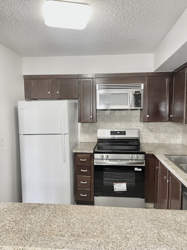 Foto del edificio - 12323 Cedar Springs Ln