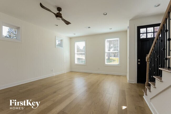 Building Photo - 4047 Cedar Cir