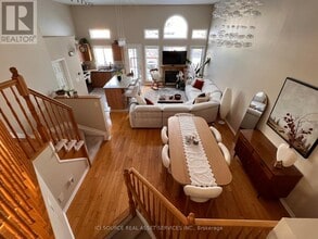 Building Photo - 127 Gladeview Private