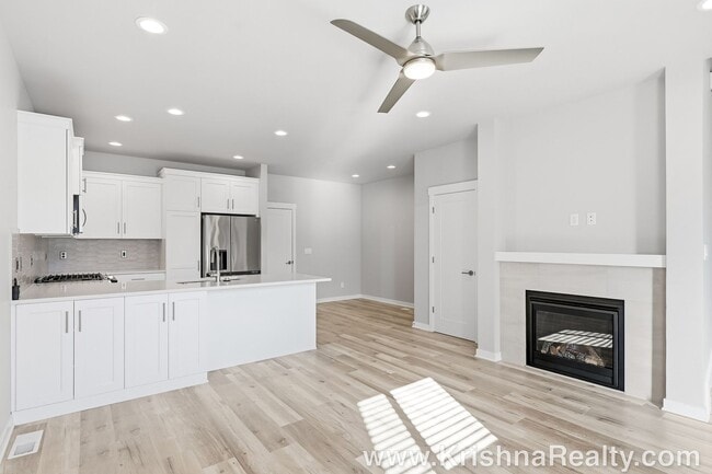 Building Photo - Stunning 3 BD | 2.5 BA Townhome in Rosedale Parks | Pool, Clubhouse & Prime Location