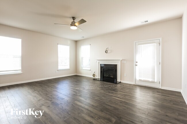 Foto del edificio - 562 Hillpark Ln