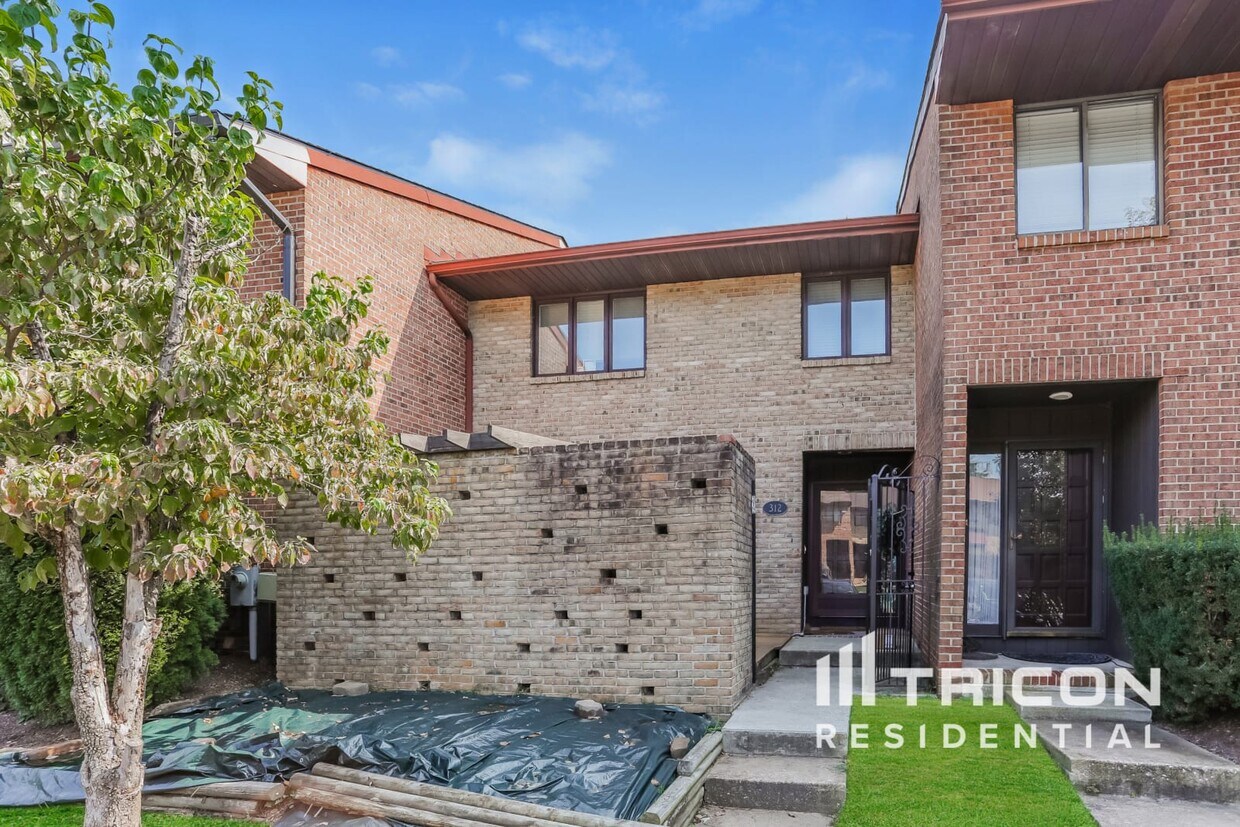 Foto principal - 312 Five Farms Ln