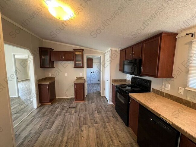 Foto del edificio - Spacious 3 bedrooms 2 baths home- Storage ...