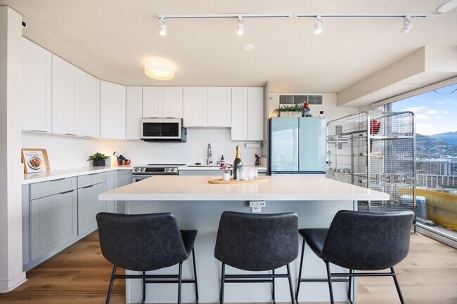 Building Photo - 1296 Kapiolani Blvd