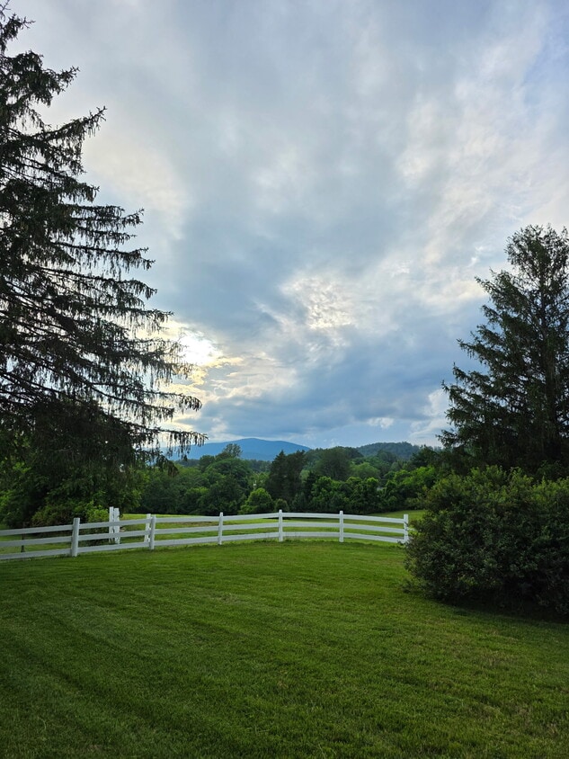 Photo - 220 Blakey Ave (Stanardsville, VA)