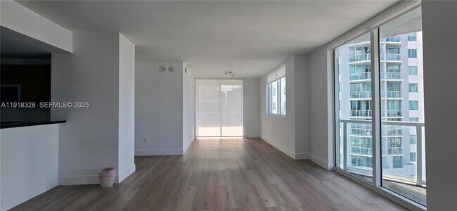 Foto del edificio - 244 Biscayne Blvd