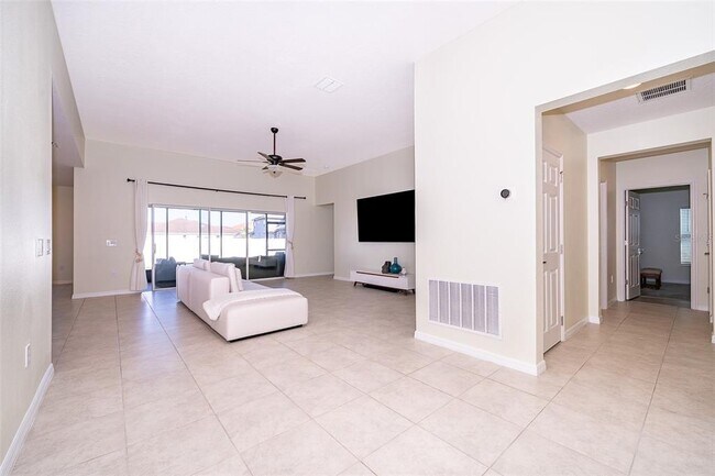Building Photo - 2630 Summerland Way