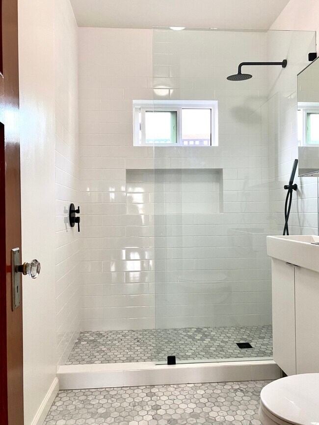 Baño nuevo - 3365 Tyburn St