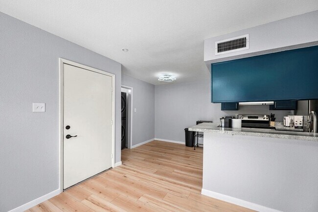 Foto del edificio - 12955 Woodforest Blvd