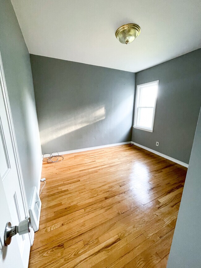 Foto del edificio - 5716 Holcomb Ave