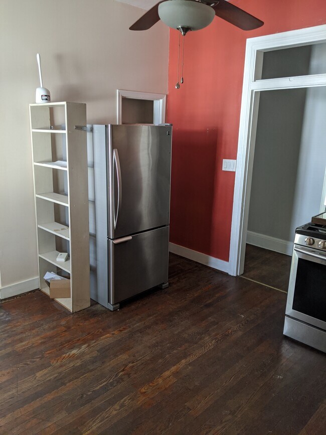 Cocina amplia - 102 S Henry St