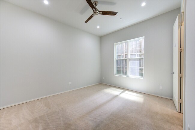 Foto del edificio - 5336 Chandler St