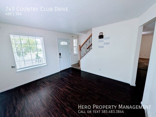 Building Photo - 749 Country Club Dr