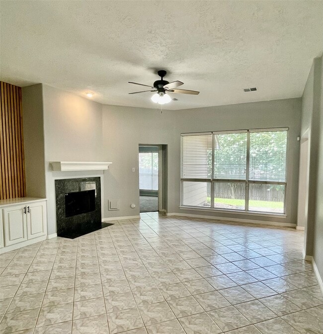 Building Photo - 10523 Torrey Pines Dr