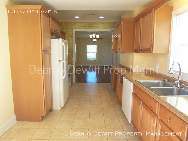 Foto del edificio - 1310 9th Ave N
