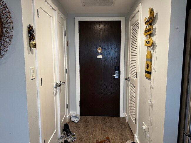 Foto del edificio - 1323 W Morse Ave