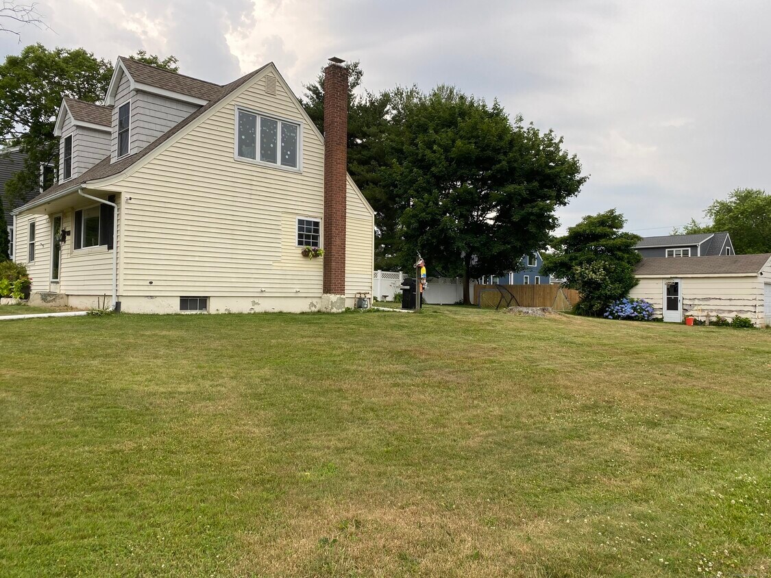 Building Photo - 265 Lighthouse Ave