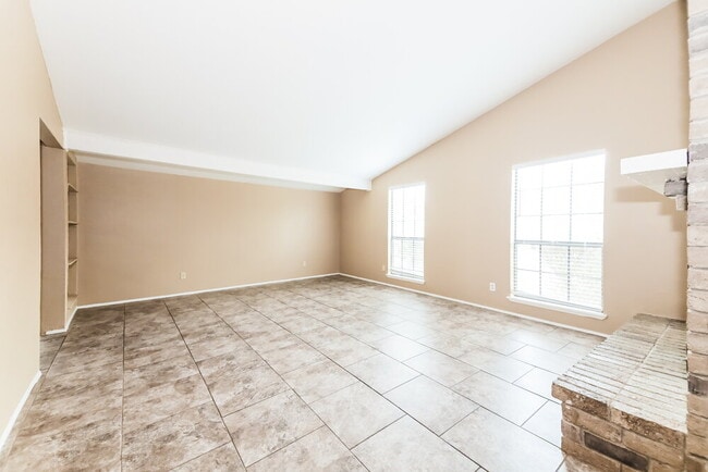 Building Photo - 515 Nora Ln