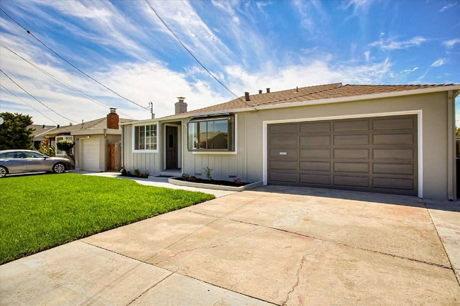 Building Photo - 2317 Vegas Ave