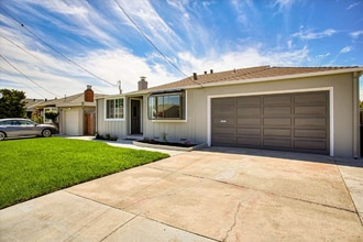 Building Photo - 2317 Vegas Ave