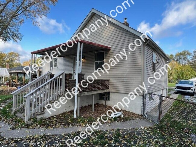 Building Photo - Newly Renovated 2 bedroom 1 bath house