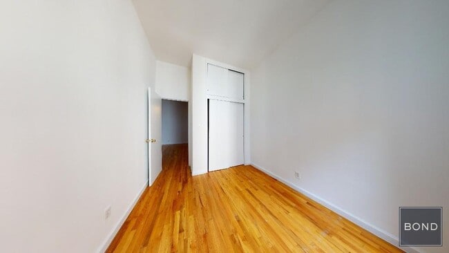 Building Photo - 233 E 81st St