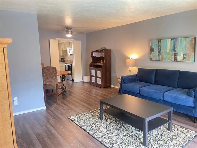 Building Photo - 10228 Regal Oaks Dr