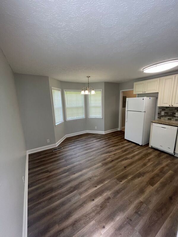 Building Photo - 634 Maple Top Dr