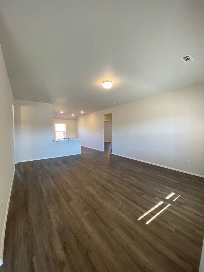 Building Photo - *Home For the Holidays Special*  Four Bedr...