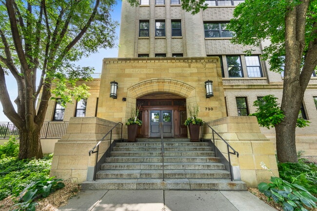 Foto del edificio - 730 Stinson Blvd