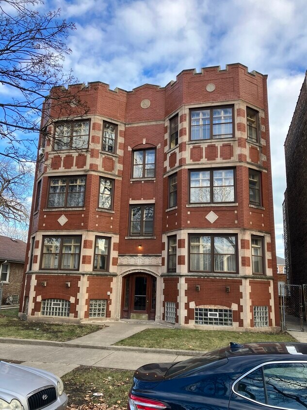 Foto principal - 8131 S Kingston Ave