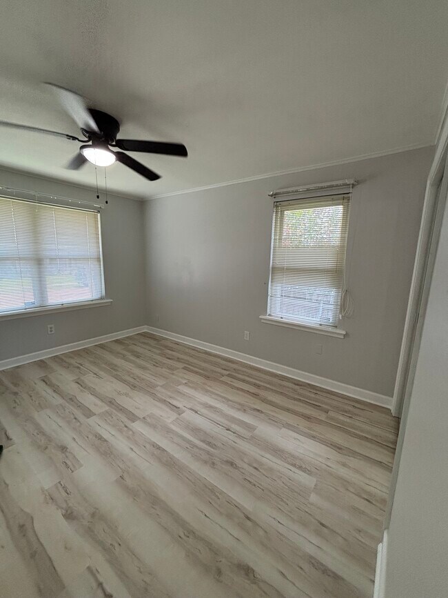 Dormitorio delantero - 1350 Sylvia Ave