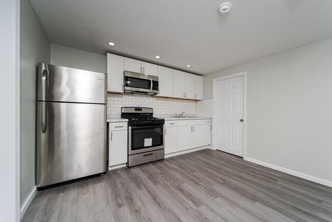 Building Photo - 441 2nd St