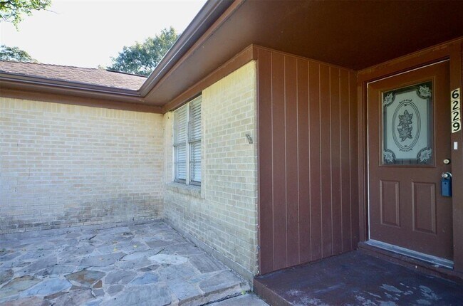 Foto del edificio - 6229 Tanager St