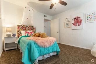 Bedroom - Kingwood Lakes