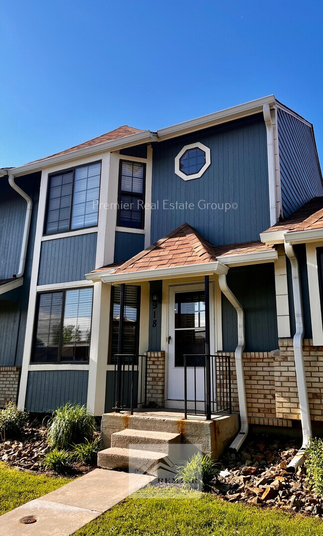 Photo - 918 London Green Way Townhome