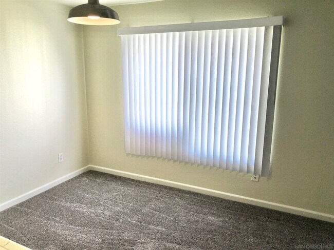 Foto del edificio - 3219 Midway Dr