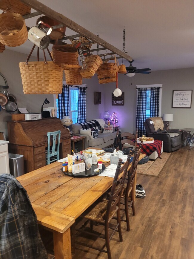 Building Photo - 13970 Richmond Rd