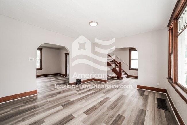 Building Photo - 707 E Republic St