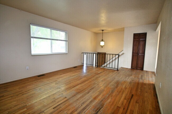 Foto del edificio - 3 Bedroom Split Level Home Available in South Colorado Springs!