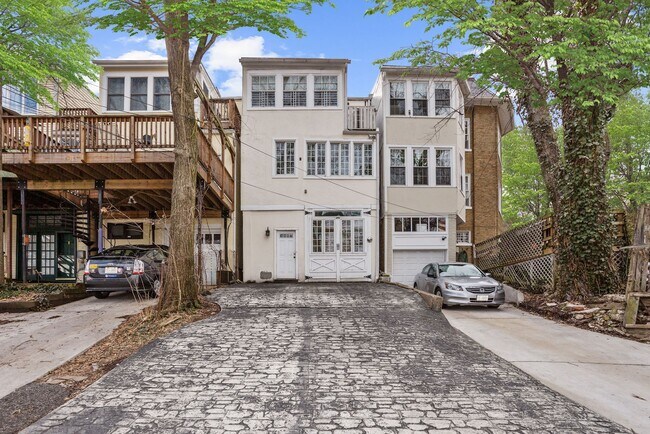 3-car cobblestone driveway! - 2643 Woodley Pl NW