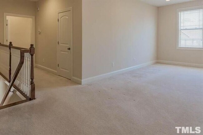 Building Photo - 726 Weavers Ridge Dr