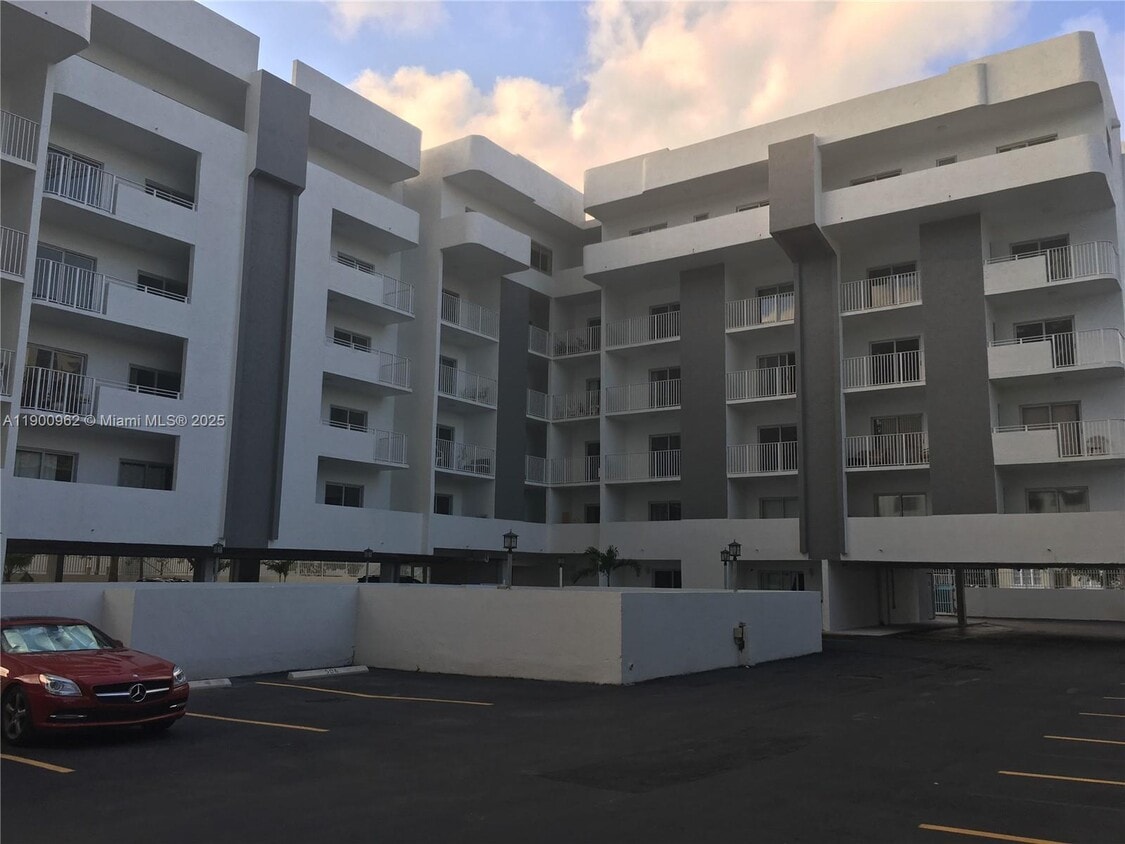 Primary Photo - 395 NE 21st St