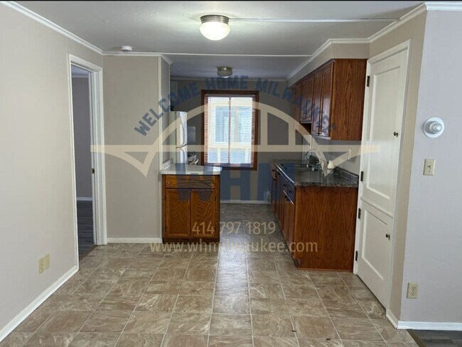 Building Photo - 4508 W Crawford Ave