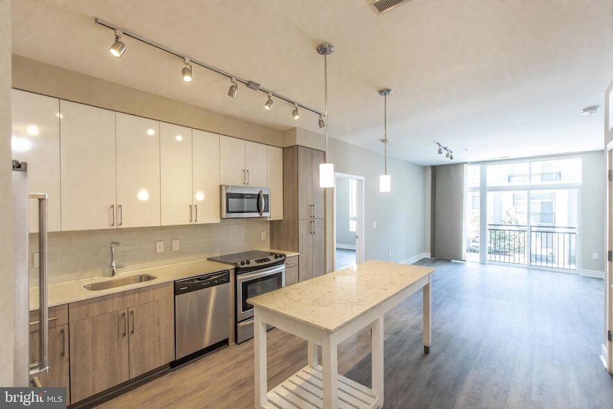 Foto principal - 145 Riverhaven Dr