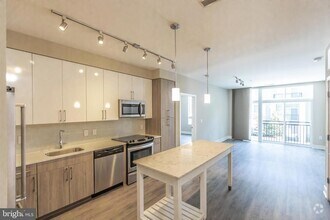 Building Photo - 145 Riverhaven Dr