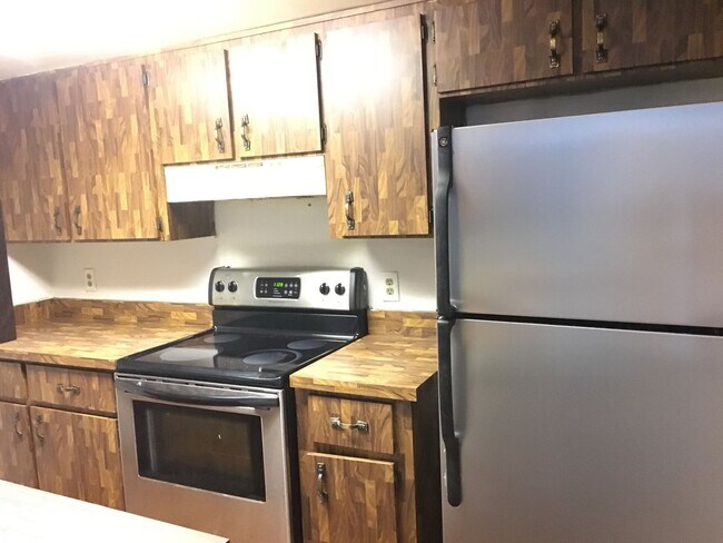 Building Photo - FOR RENT!!! BEAUTIFUL AND RECENTLY UPDATE ...