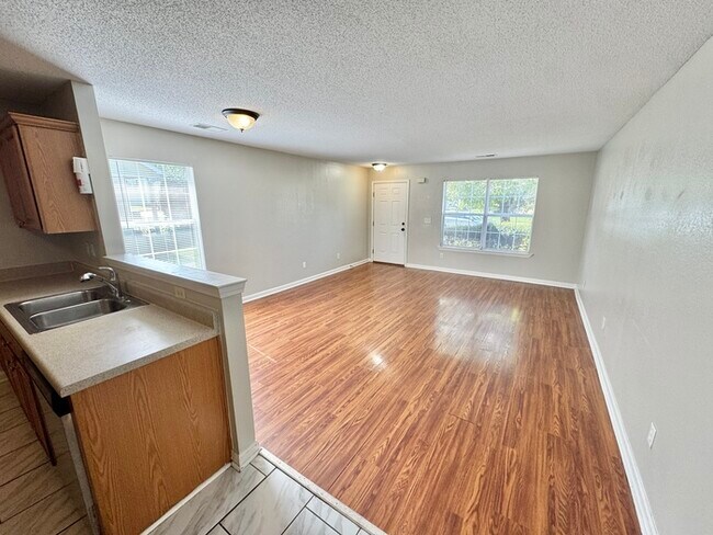 Foto del edificio - 4688 Northwood Hills Dr